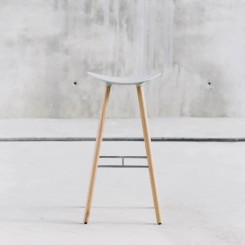 Enea Coma Holz Barhocker mit Kunststoffsitzschale "mittel" 