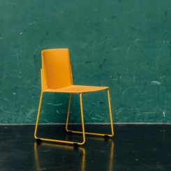 Enea Ema Stuhl mit Kufengestell 