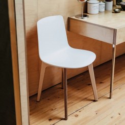 Enea Lottus Holz Stuhl mit Kunststoffsitzschale 