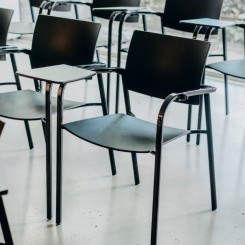 Enea Stuhl 4L ohne Armlehne 