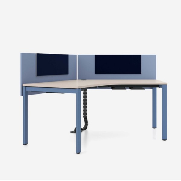 Nowy Styl SQart Schreibtisch I-Leg A120 mit Schutzpaneel, konfigurierbar 